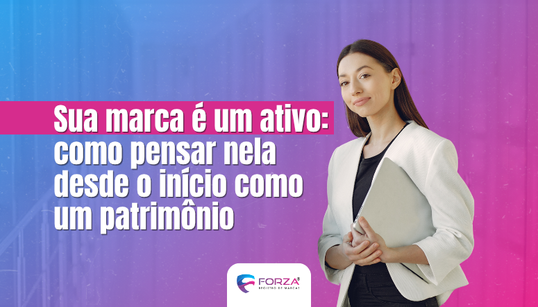 mulher com um tablet na mão e letras brancas escritas: Sua marca é um ativo: como pensar nela desde o início como um patrimônio