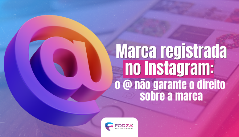 Imagem com fundo em degradê azul e rosa, exibindo um símbolo 3D de arroba (@) ao lado do texto “Marca registrada no Instagram: o @ não garante o direito sobre a marca”, representando a importância da marca registrada no Instagram para a proteção do nome do negócio.